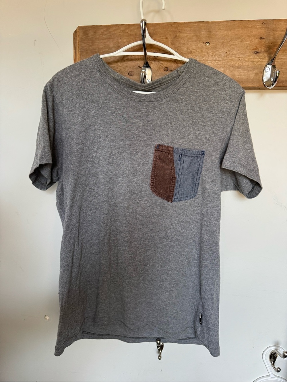 Woman’s Gray Pocket Tee with Two-Tone Pocket